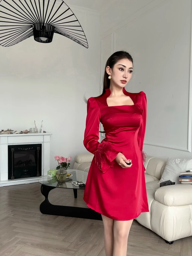 两色立领短款简约风羽毛袖连衣裙缎面连衣裙