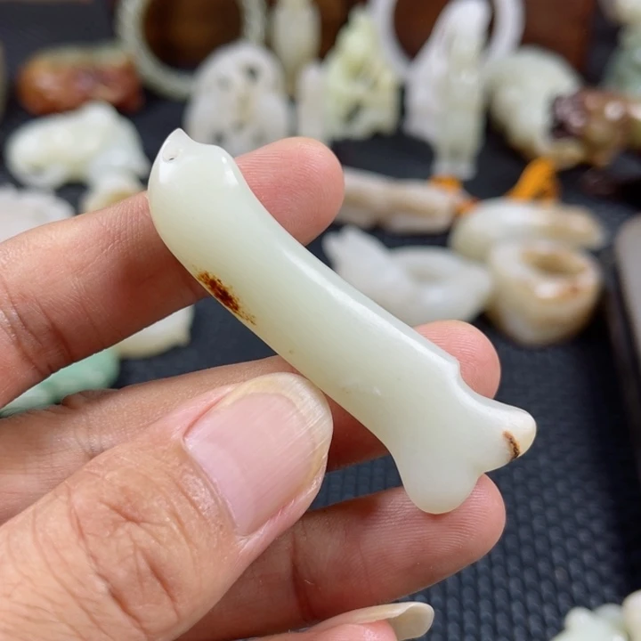 和田玉颈饰未镶嵌栋****缘