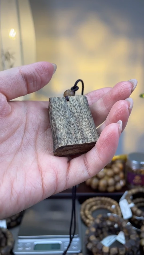 【闪购商品】沉香手把件莺歌绿棋楠无事牌多样性发一