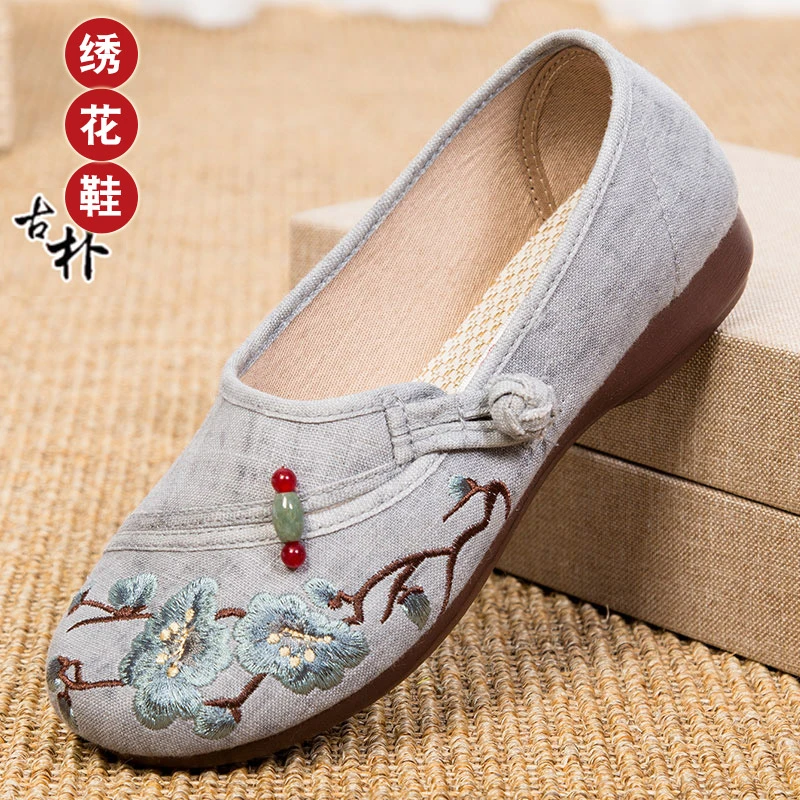 老北京布鞋女绣花鞋中老年女士妈妈平底软底单鞋女款民族风老人鞋