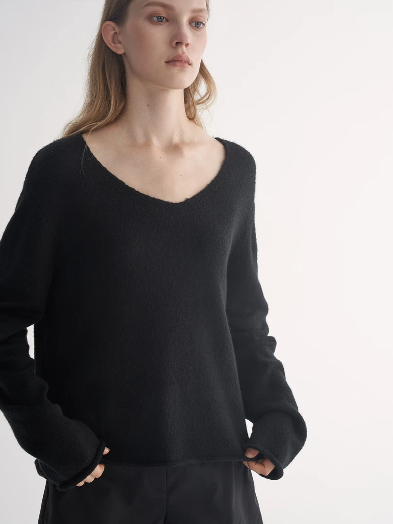 (DES PLIS)秋冬新款都市气质时尚百搭V领长袖套头毛衣KS23FW2L