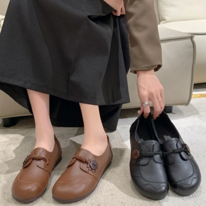 621妈妈鞋真皮软底防滑新款中年女鞋舒适平底单鞋中老年人皮鞋