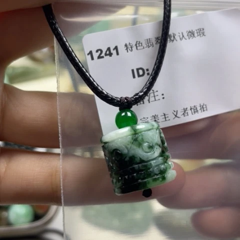 翡翠颈饰未镶嵌牌子