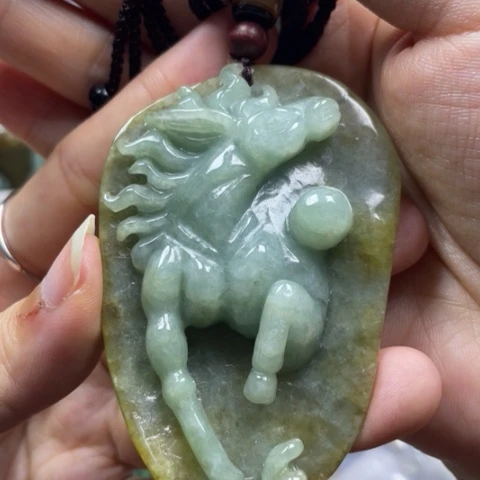 翡翠颈饰未镶嵌牌子
