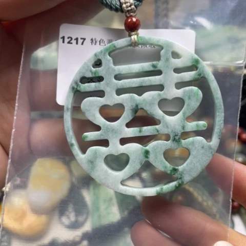 翡翠颈饰未镶嵌牌子