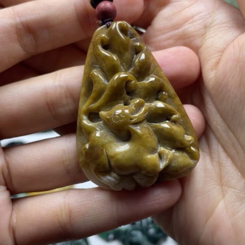 翡翠颈饰未镶嵌娅*牌子