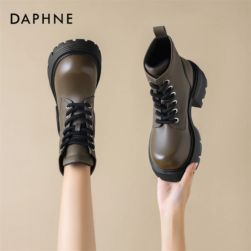 【达芙妮】百搭马丁靴小皮鞋洋气又高级短靴 跟高7cm 4023605097