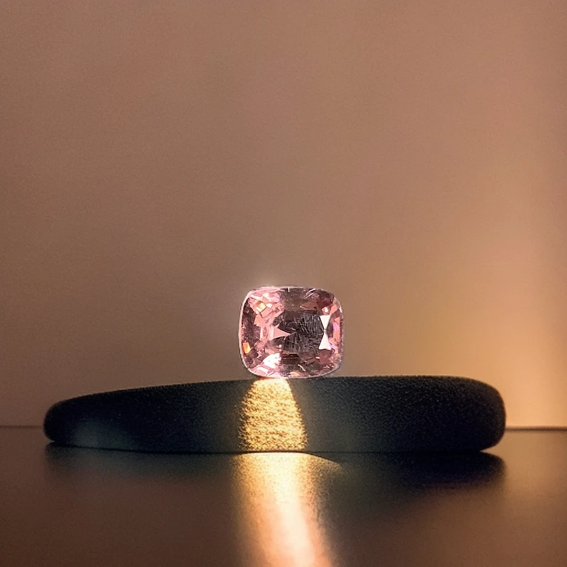 1.54ct 三文鱼色调色尖晶石WL44