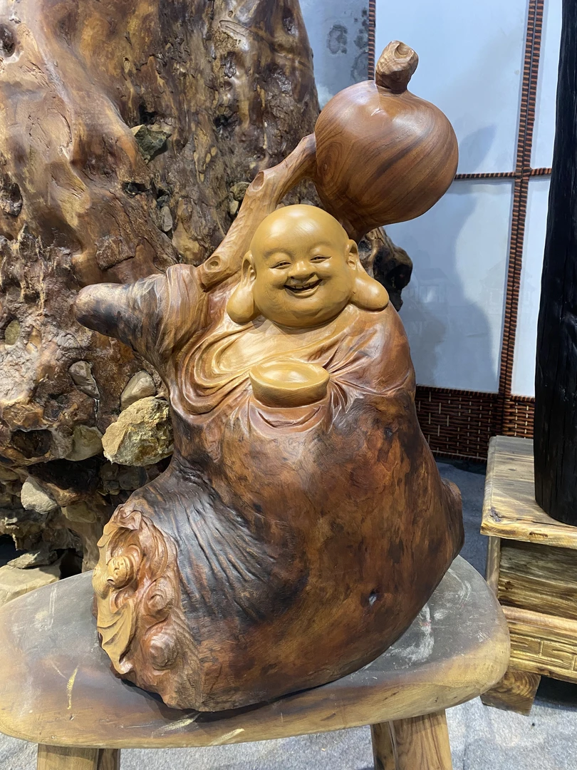 香樟木全实木随型弥勒佛，福在眼前。规格:长45厚28高61