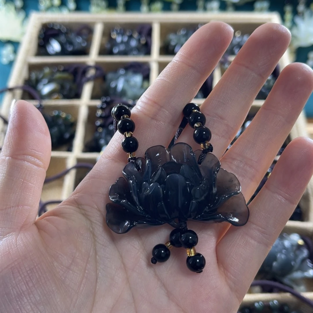 蛇纹石玉颈饰合金