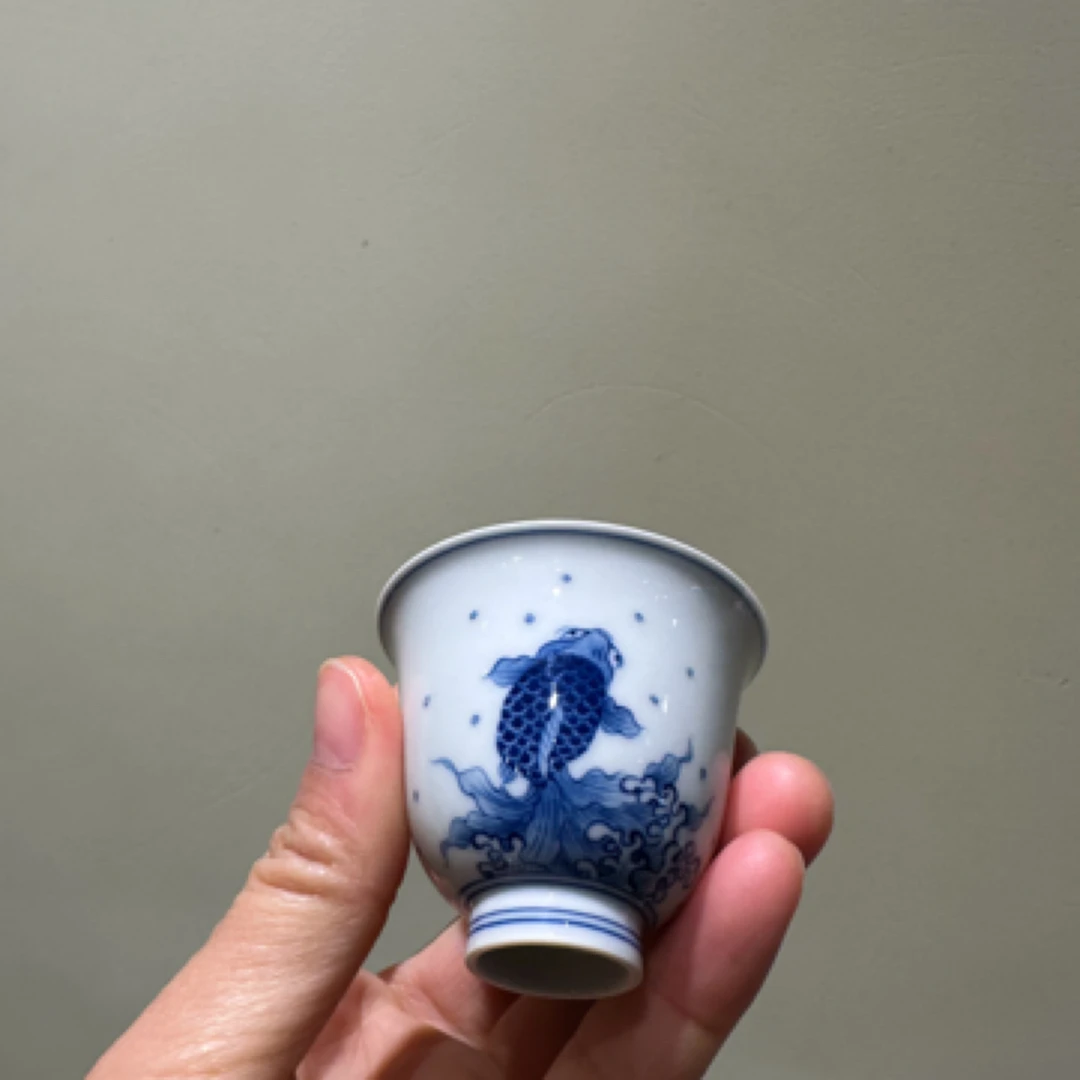 景德镇手绘手工陶瓷主人杯青花小金鱼杯