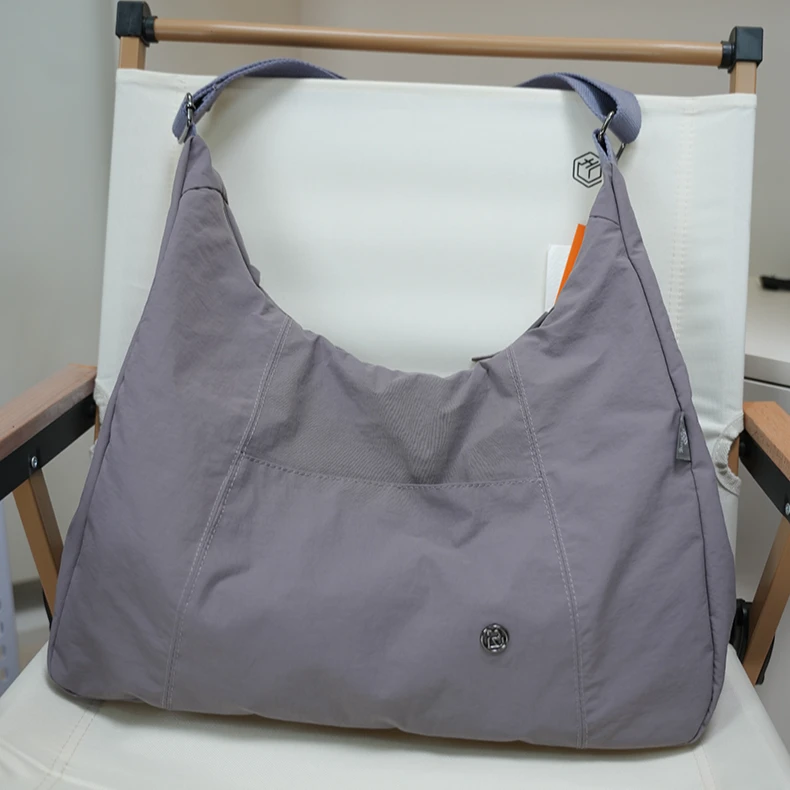 休闲大容量斜挎包逛街通勤大饺子包时尚潮流女包超轻尼龙布单肩包