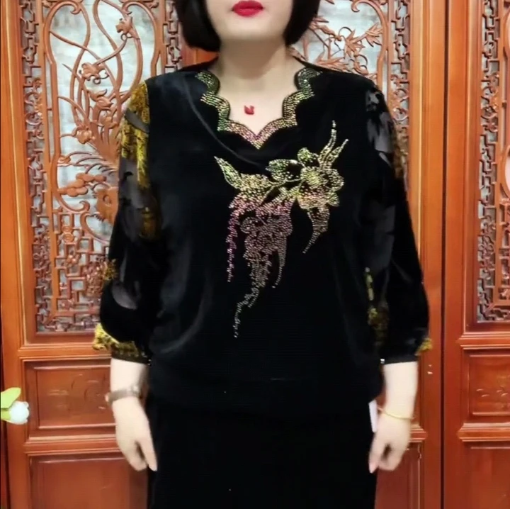 中老年秋装丝绒时尚套装烫钻高档小脚裤大码遮肚子两件套