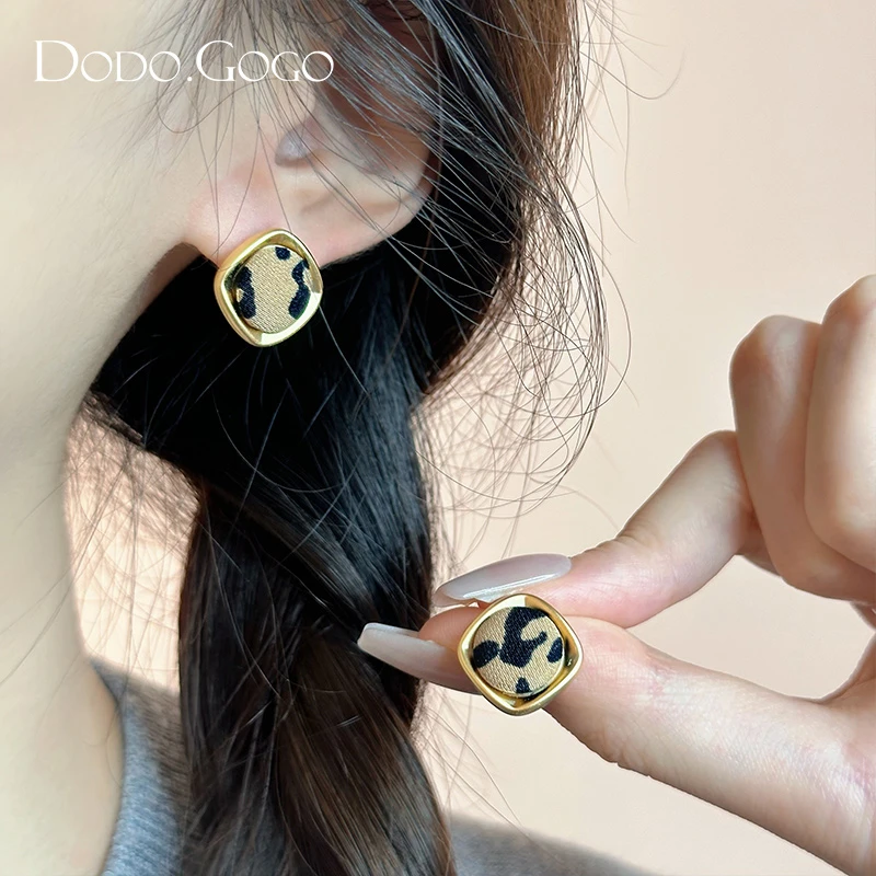 DODOGOGO 合金皮质耳饰 小香风气质轻奢时尚百搭复古法式小众耳钉