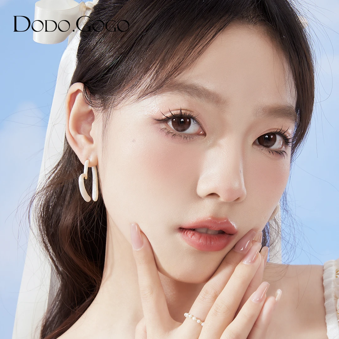 DODOGOGO 合金耳饰 白色滴油爱心耳环女简约冷淡风耳圈轻奢耳钉