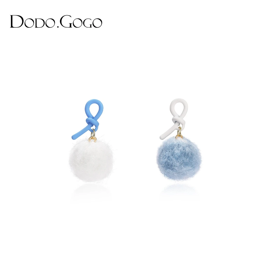 DODOGOGO 铜合金耳饰 不对称毛球耳环女百搭学生设计感耳钉耳饰品