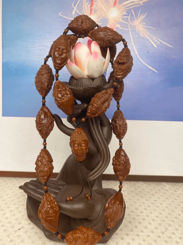 瑾雅，诸神护佑橄榄核雕脖挂脖挂3