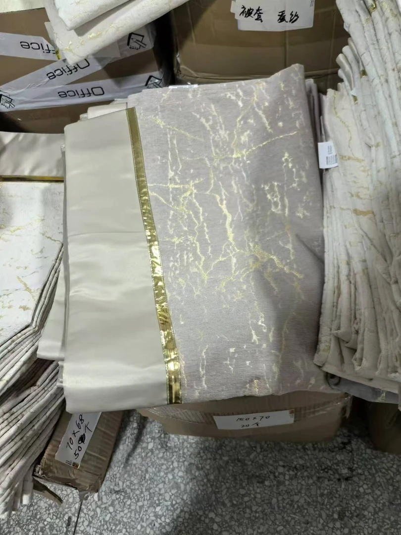 《厚广家》3楼150×70棕色带金线款雪尼尔防滑沙发垫 发1个
