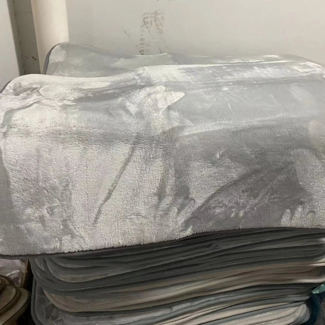 《厚广家》3楼60×90左右灰色系加绒地垫 发1张 福利款不挑色