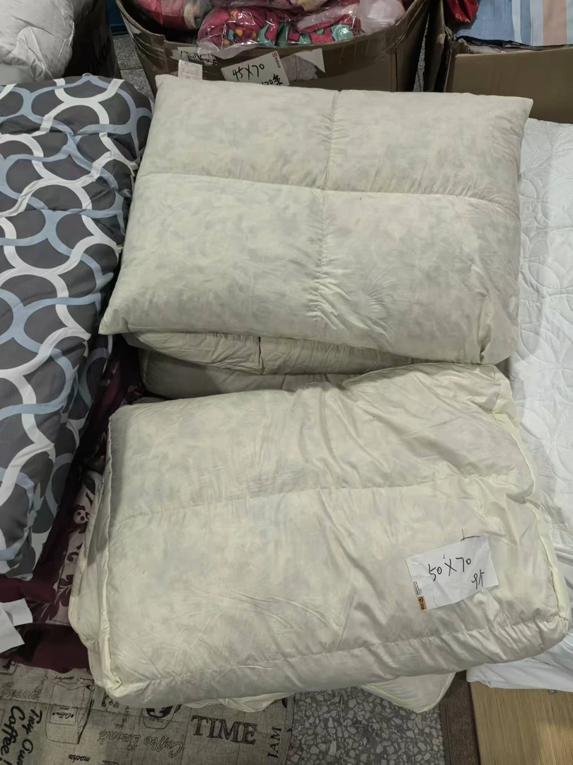 《厚广家》3楼50×70杂款米黄色加厚表面高支棉羽毛垫子发1张不挑款