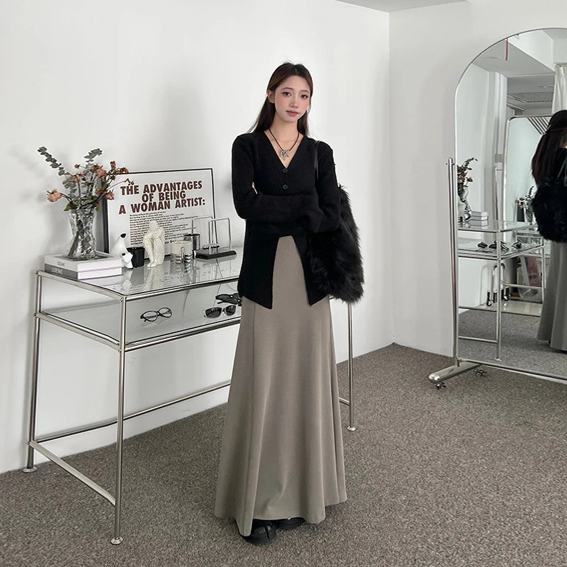 气质半身裙女纯色百搭包臀裙2024秋季新款高腰显瘦清冷感时尚长裙