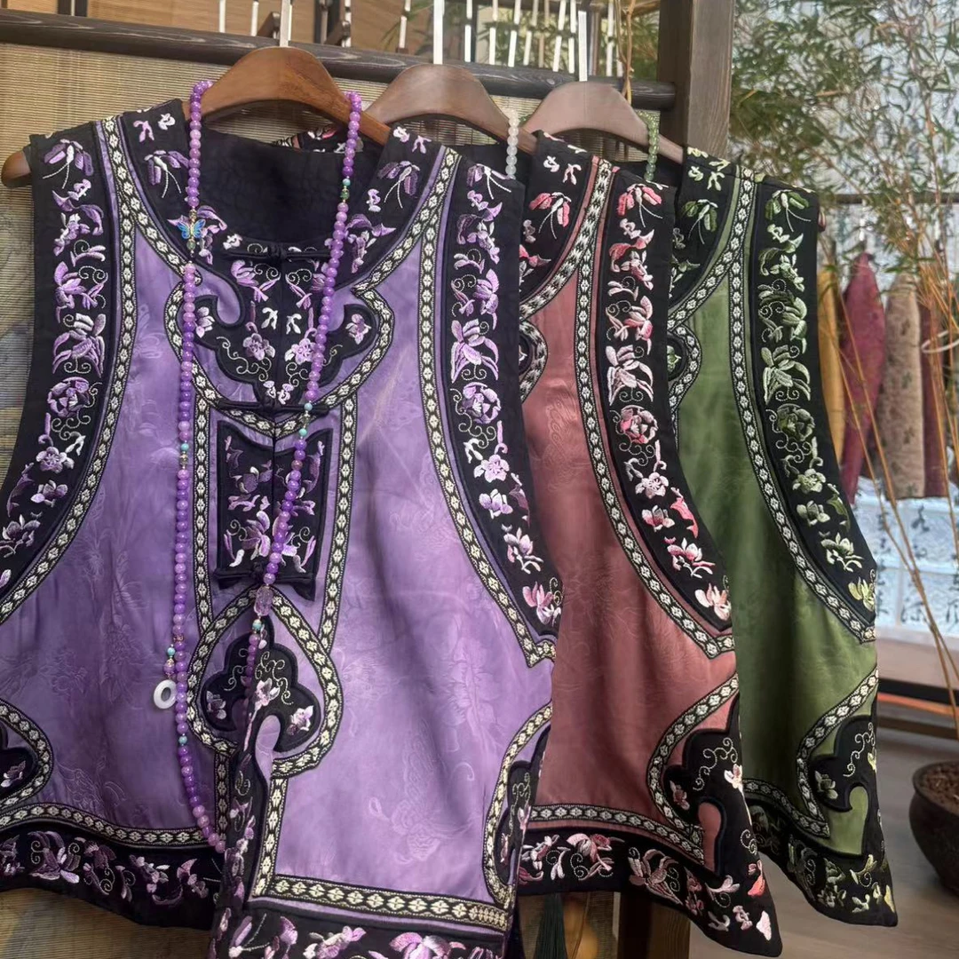 【别束】粉色刺绣无袖中扣上衣+裤子+内搭