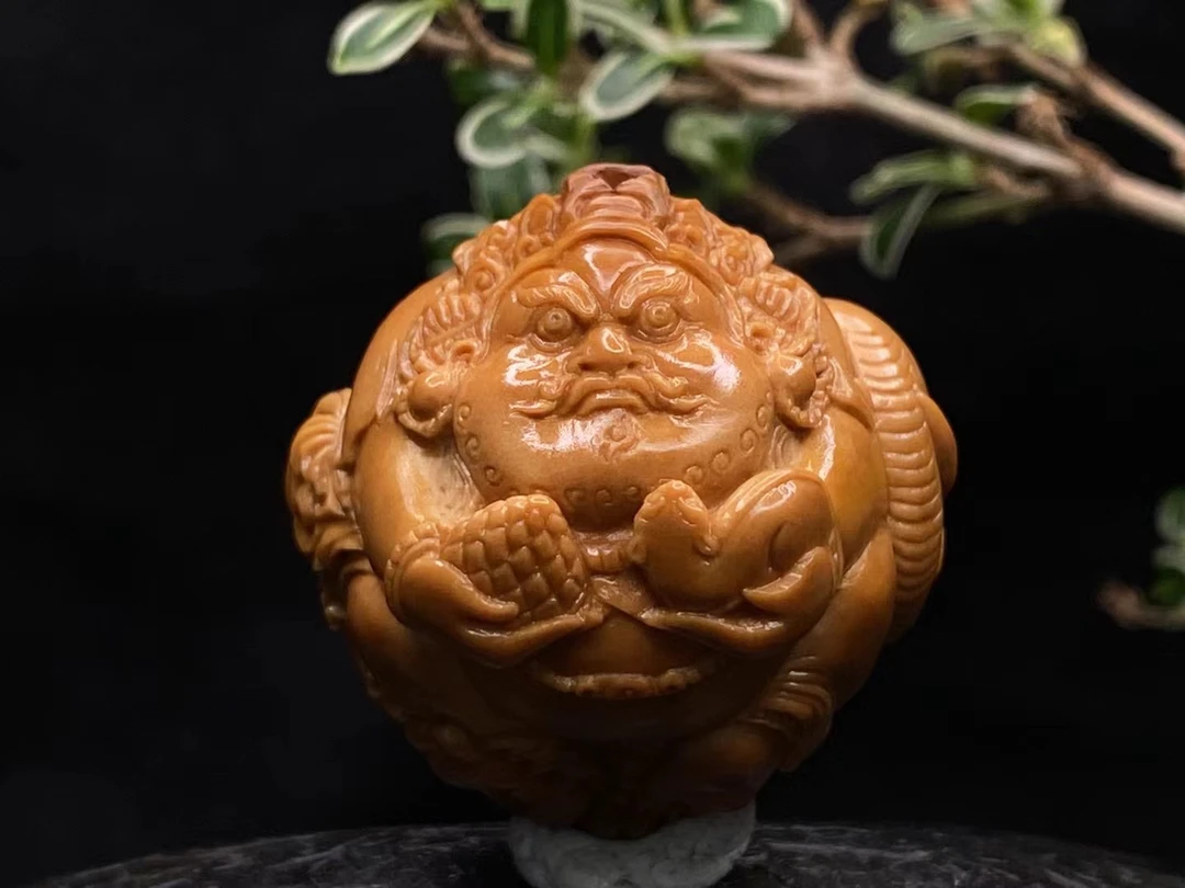 骑兽黄财神大单籽 尺寸3.2✖️3.5竹明堂橄榄核雕纯手工雕刻文玩