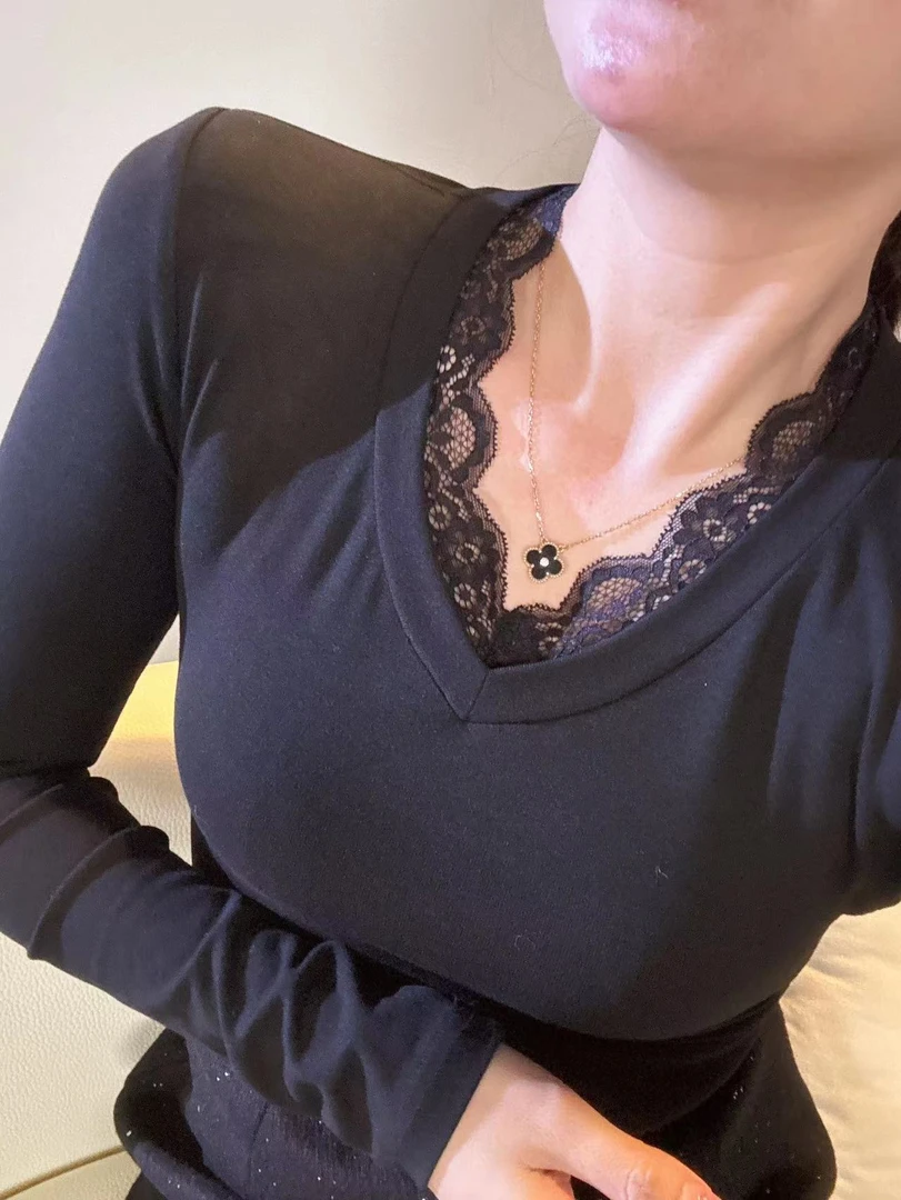 韩系拼接蕾丝V领加绒加厚女内搭带肩垫秋冬修身设计感长袖T恤上衣