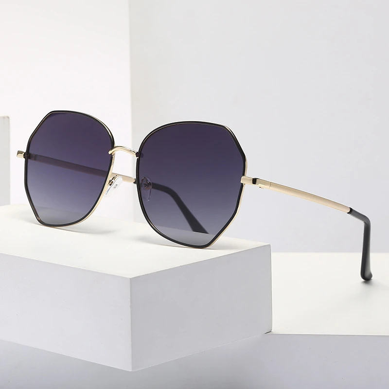 2025年新款潮墨镜女士高级感开车专用防紫外线太阳镜大脸圆脸显瘦