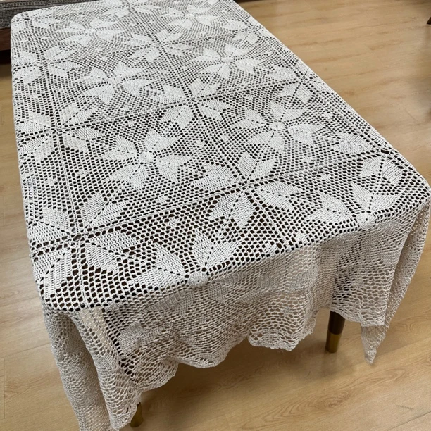 手工棉线米色钩花桌布