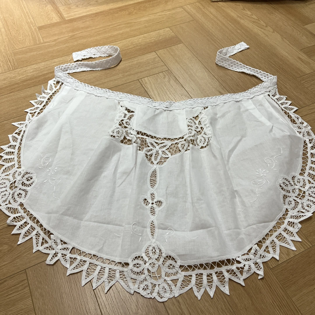 手工百带丽绣花半身围裙