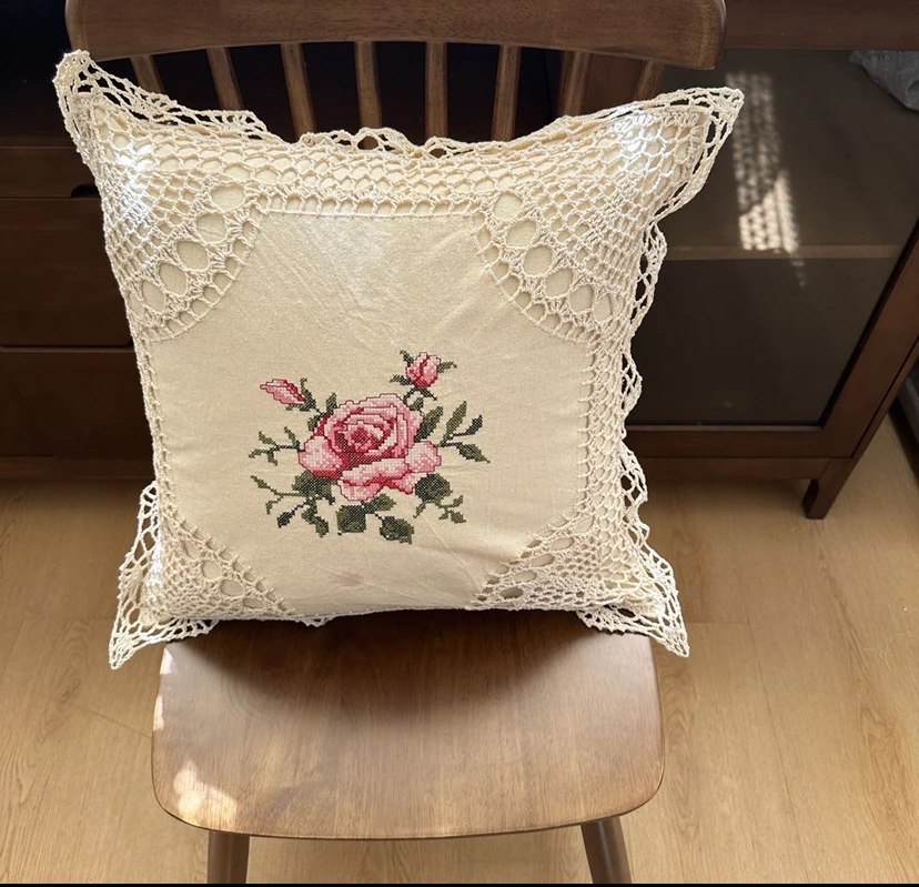 （45*45）米色玫瑰十字绣手工钩针抱枕套一对装