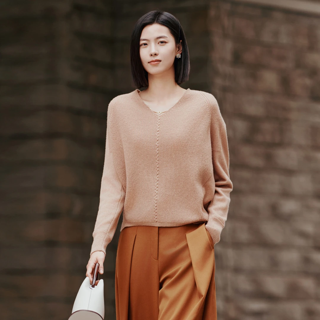 歌蒂诗2024秋季专柜新款休闲简约宽松舒适针织衫8E33Z1529