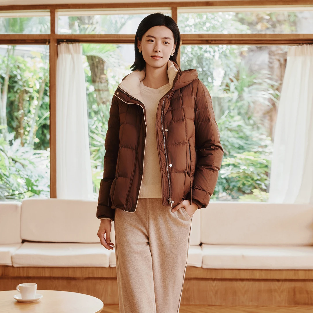 歌蒂诗2024冬专柜新款时尚通勤防风保暖短款连帽羽绒服 1E41Y0731