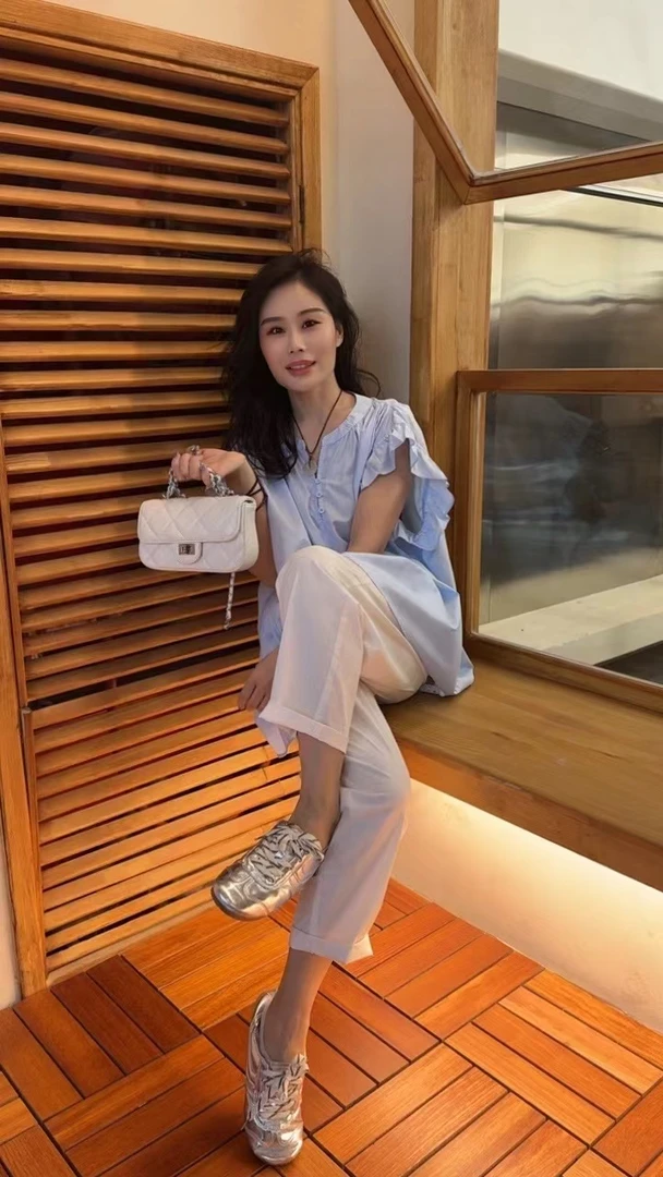 Miss huo V领飞飞袖衬衫 A 蓝色 8856
