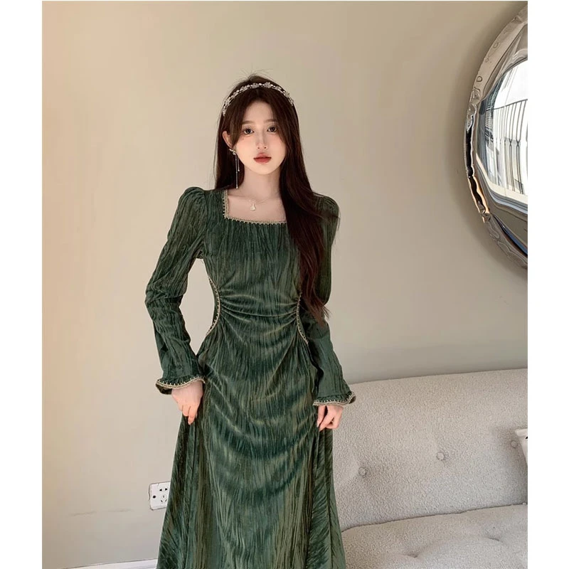 微胖妹妹大码丝绒长袖连衣裙女秋冬新款遮肚显瘦高级感方领长裙子