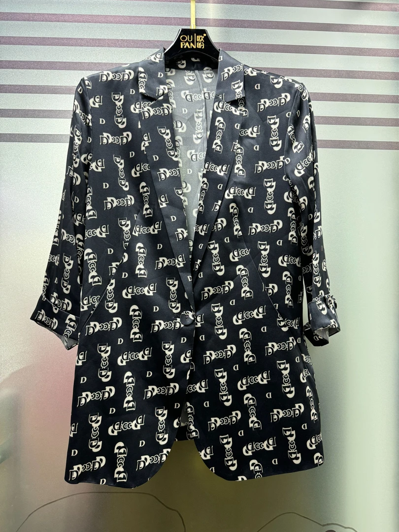 1376 OUPAN/欧盼服饰 时尚D字母印花西装外套（品牌清货无吊卡）W