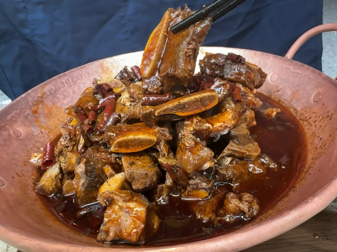 高原土黄牛辣焖牛排骨（熟、送浓汤送蘸料）