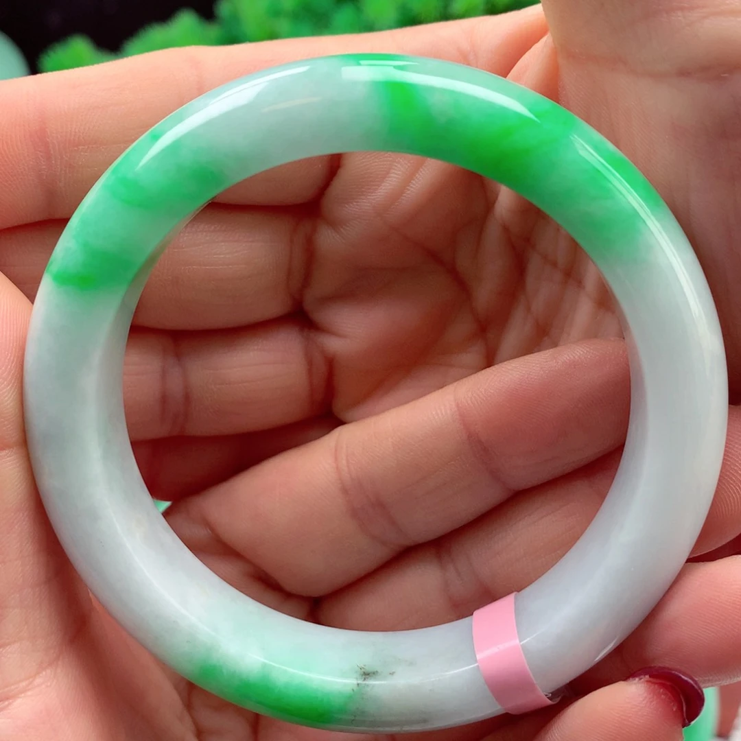 翡翠手镯未镶嵌缅甸