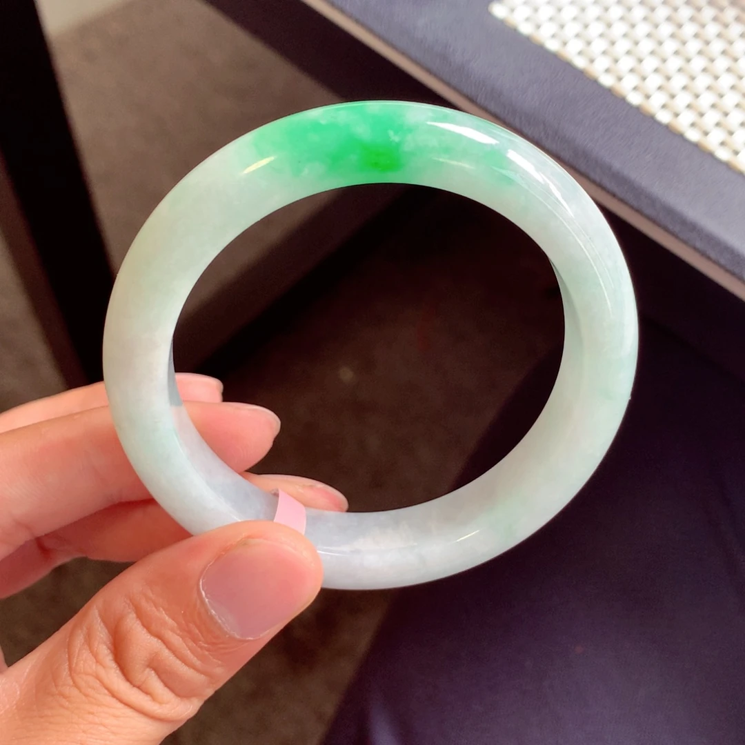 翡翠手镯未镶嵌中*版缅甸翡翠
