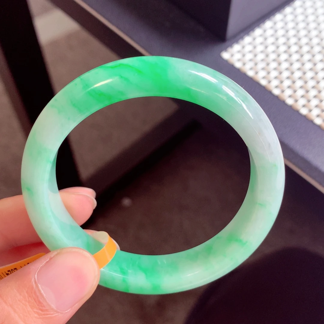 翡翠手镯未镶嵌缅甸翡翠