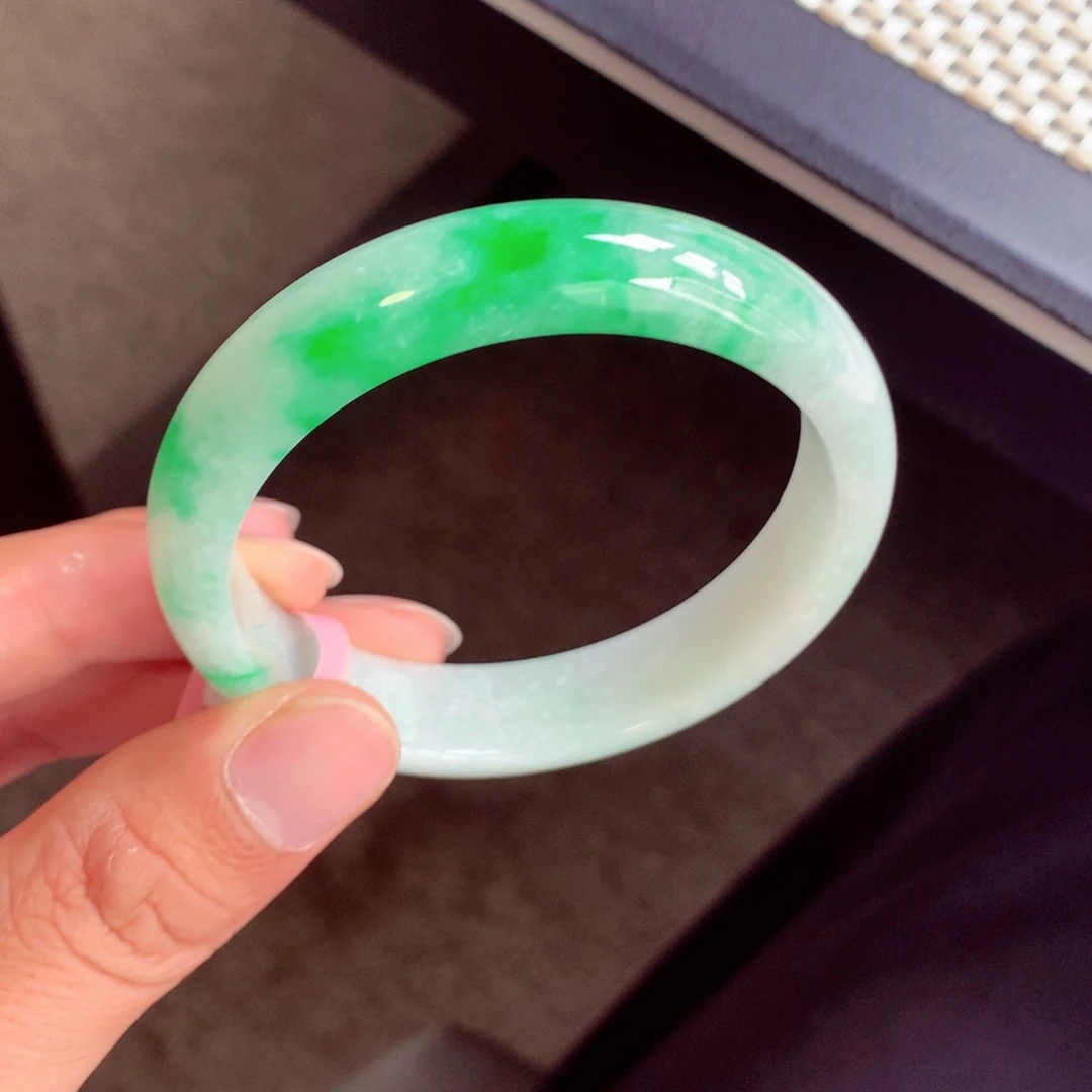 翡翠手镯未镶嵌缅甸翡翠