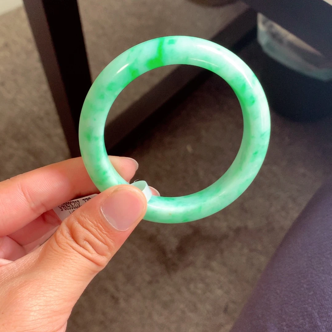 翡翠手镯未镶嵌缅甸翡翠