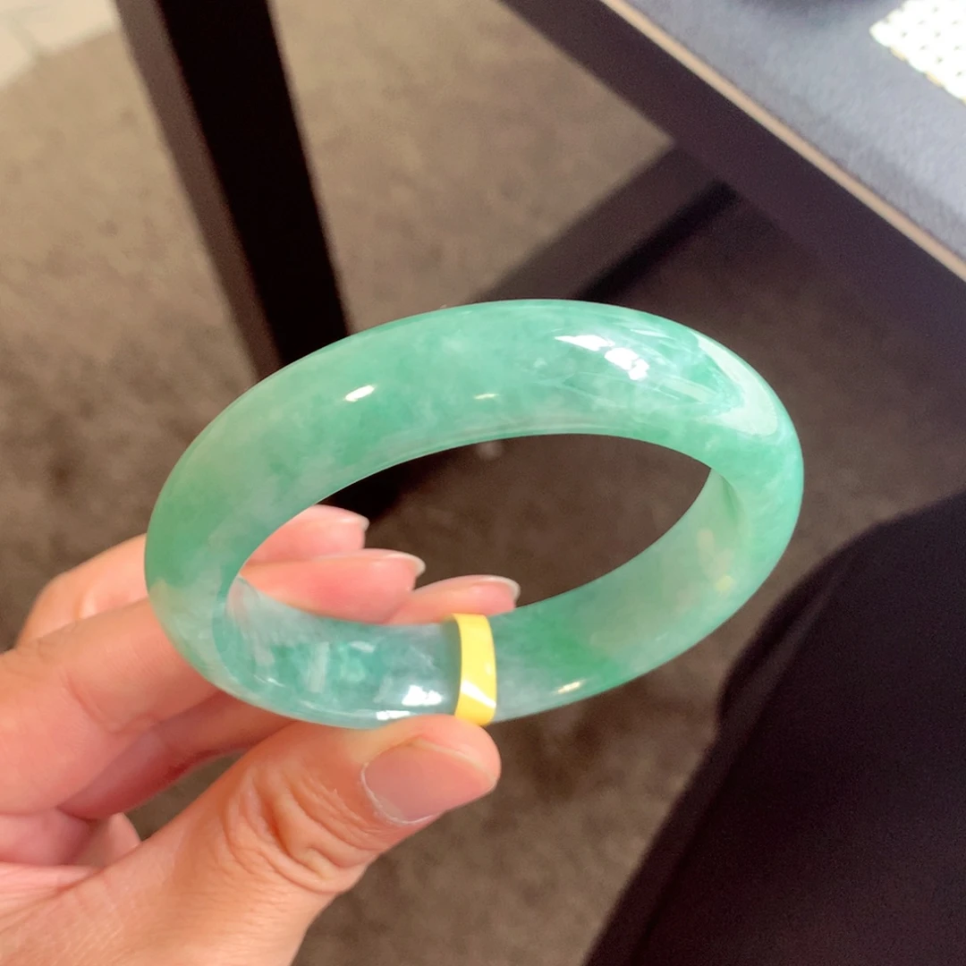 翡翠手镯未镶嵌缅甸翡翠