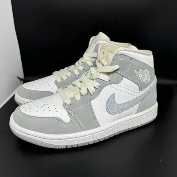 36.5码 /二手/ Nike aj1 冰蓝 中帮板鞋 假一赔四