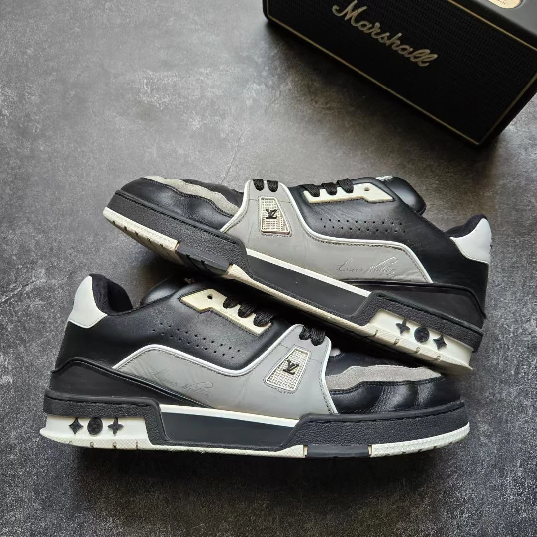90新 LouisVuitton/路易威登 43码 TRAINER 黑灰水泥 鞋