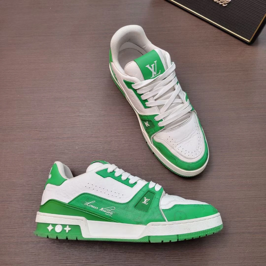 Louis Vuitton/99新/41.5码 TRAINER 满印压纹白绿鞋