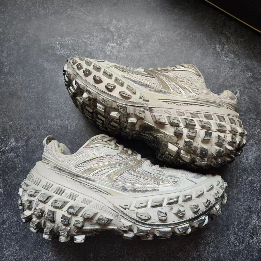 99新 Balenciaga/巴黎世家 42码 Defender 轮胎鞋 泥染做旧米白