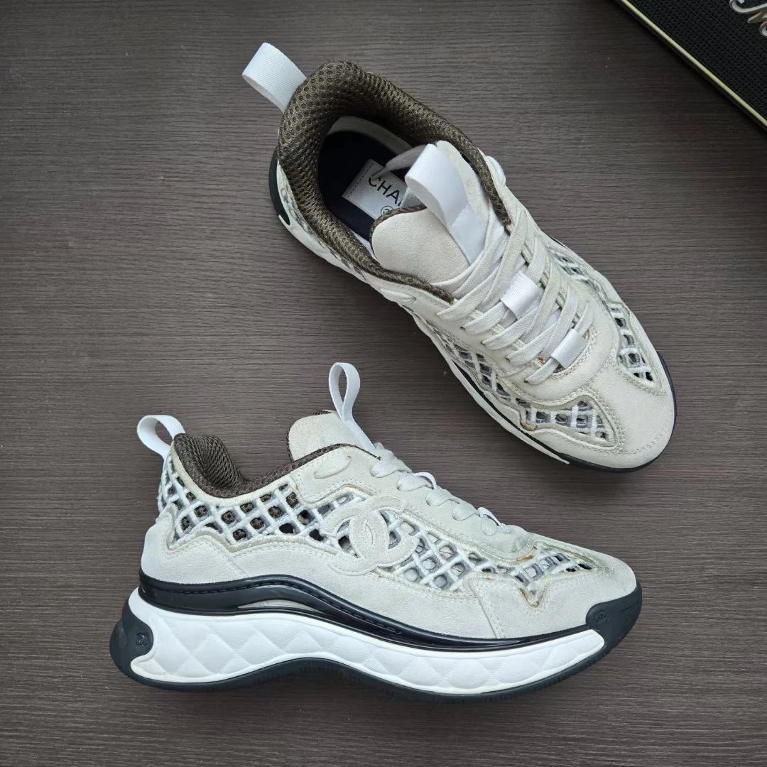 Chanel/99新/36.5码 镂空麂皮刺绣Logo运动鞋