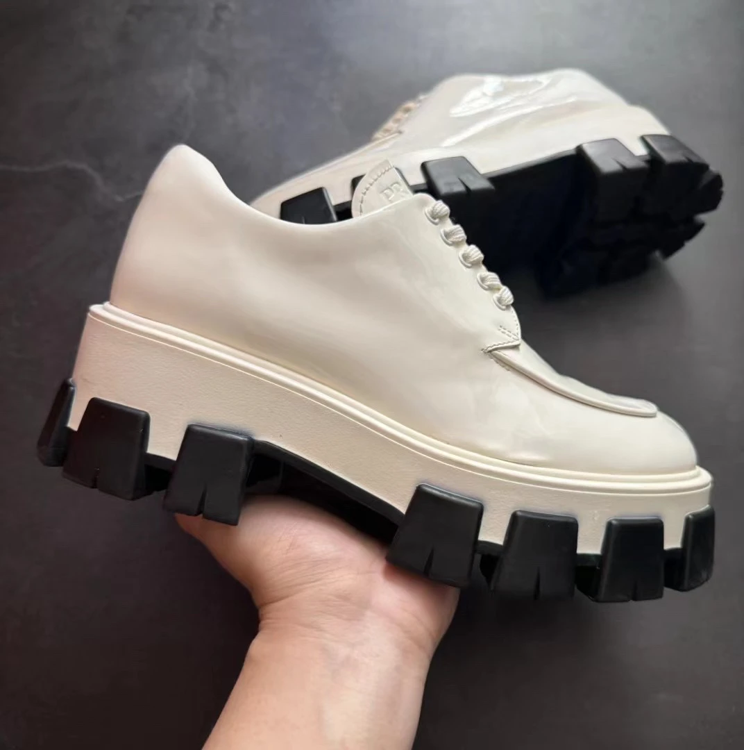99新 Prada/普拉达 37码 齿轮乐福鞋